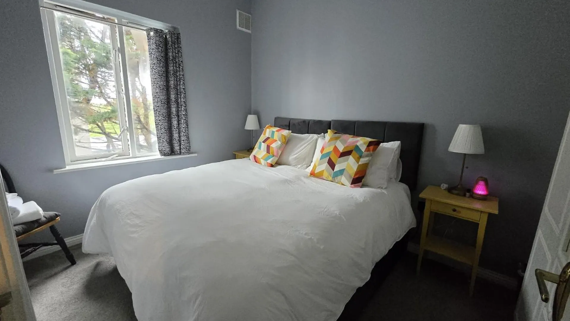 Apartment 1 Minute To Everywhere! Galway City Centre